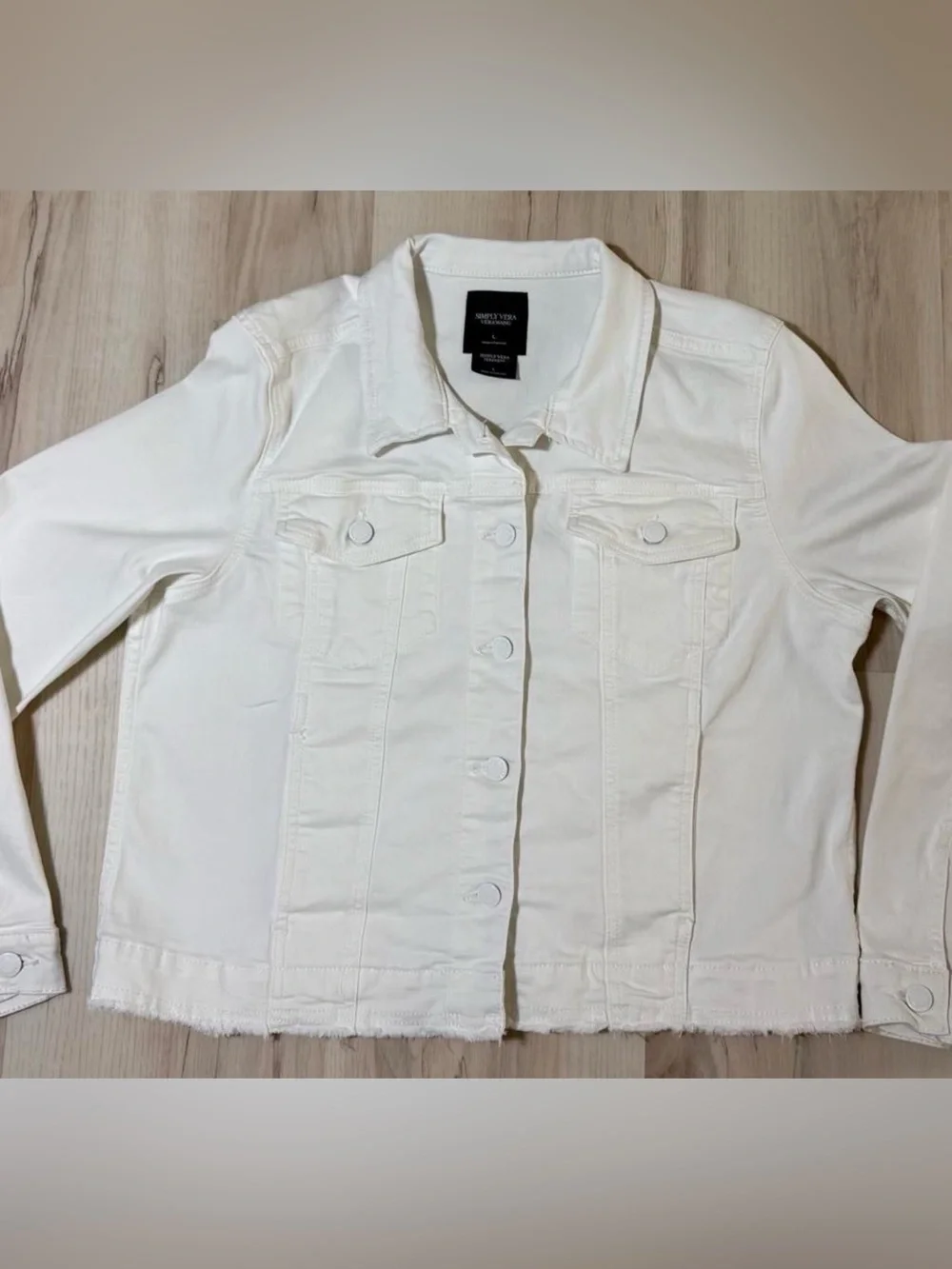 Simply Vera Vera Wang Women’s White Denim Jacket. Size Large - Picture 2 of 8
